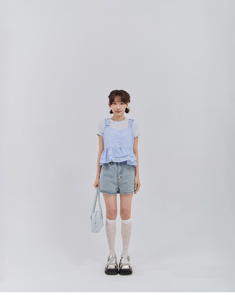 Color-blocked plaid vest with ruffled shoulder straps and button closure. Available in two colors.【01099803】in stock+pre-order