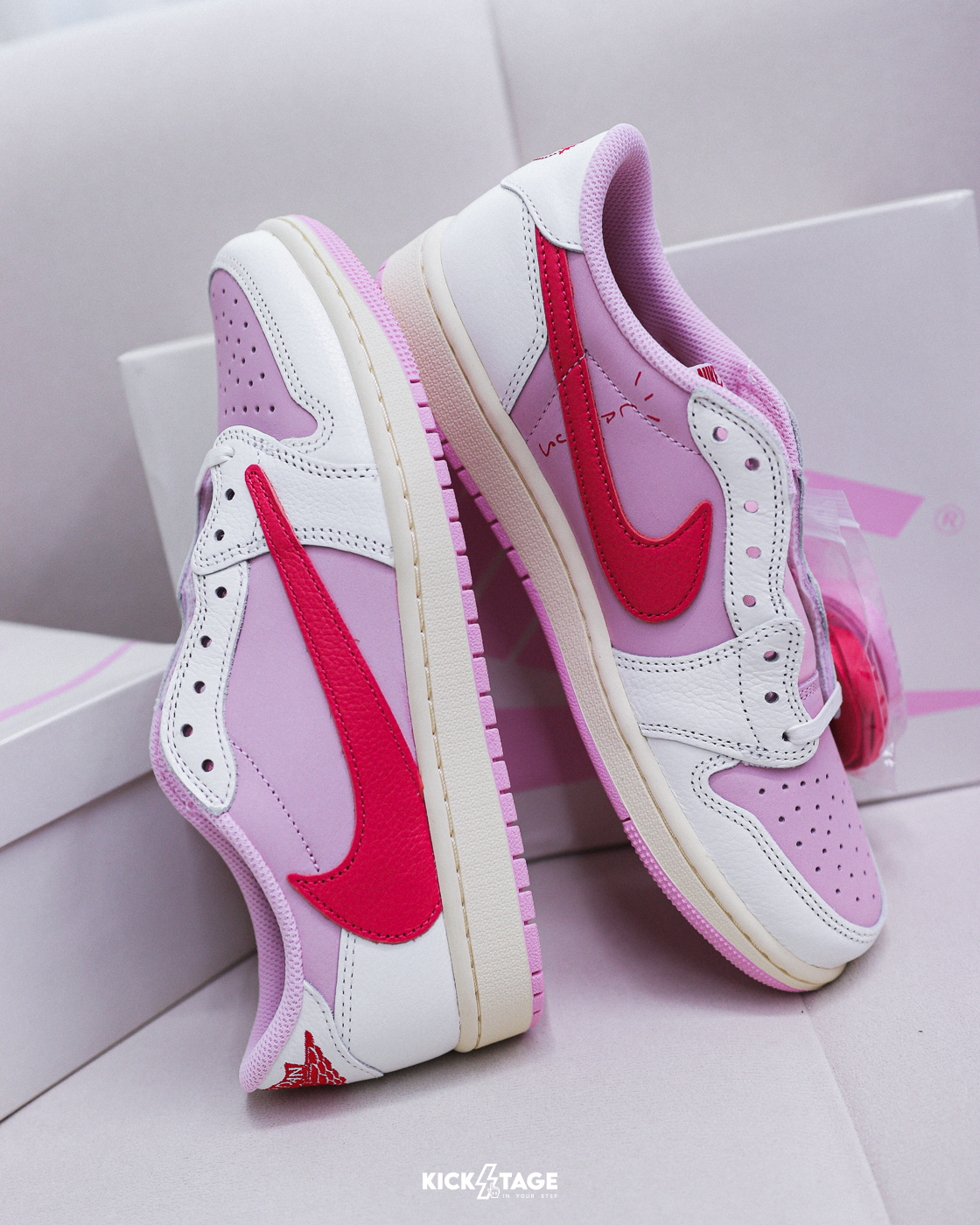 （連線代購商品）NIKE AIR JORDAN 1 X TRAVIS SCOTT 'Sail Tropical Pink' 粉紅 倒鉤 休閒鞋【IQ7604-101】AJ1TS 241231