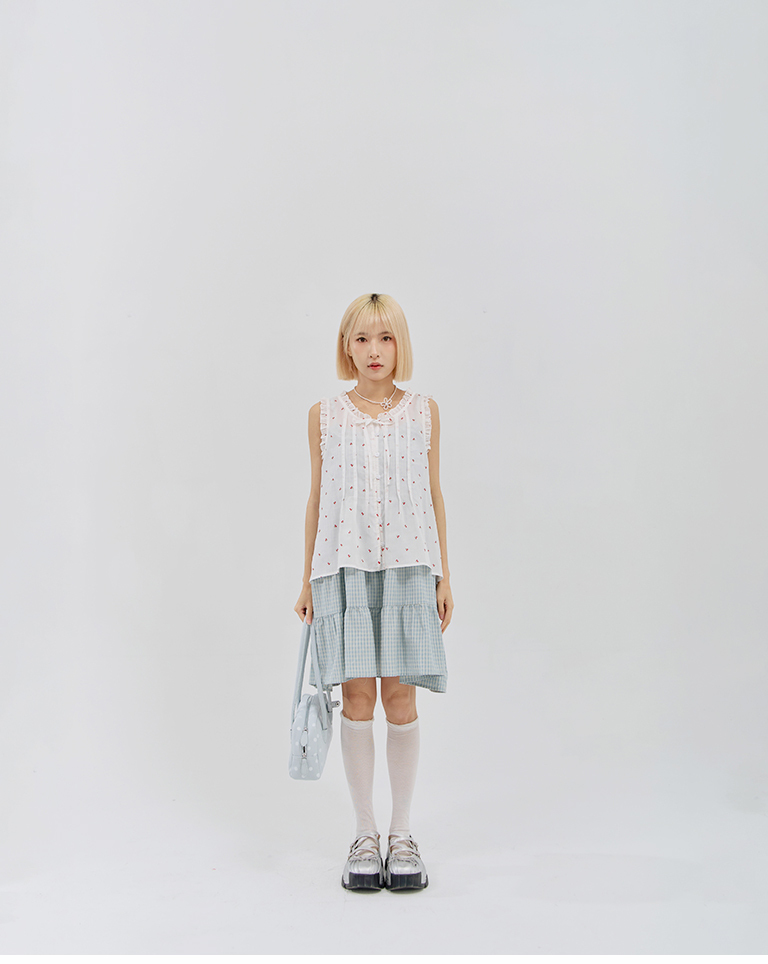 Cherry blossom and lotus leaf design tie-up vest, available in two colors.【01099870】in stock+pre-order