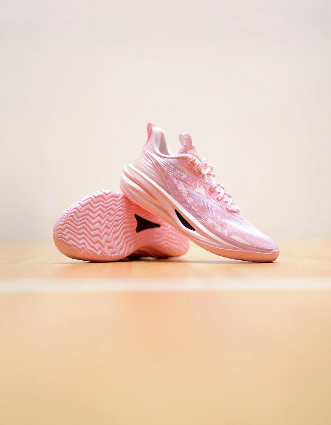 （連線代購商品）男鞋 ANTA CHASING LIGHT 1 追光 粉色 耐磨 緩震 實戰 籃球鞋【912621108-1】