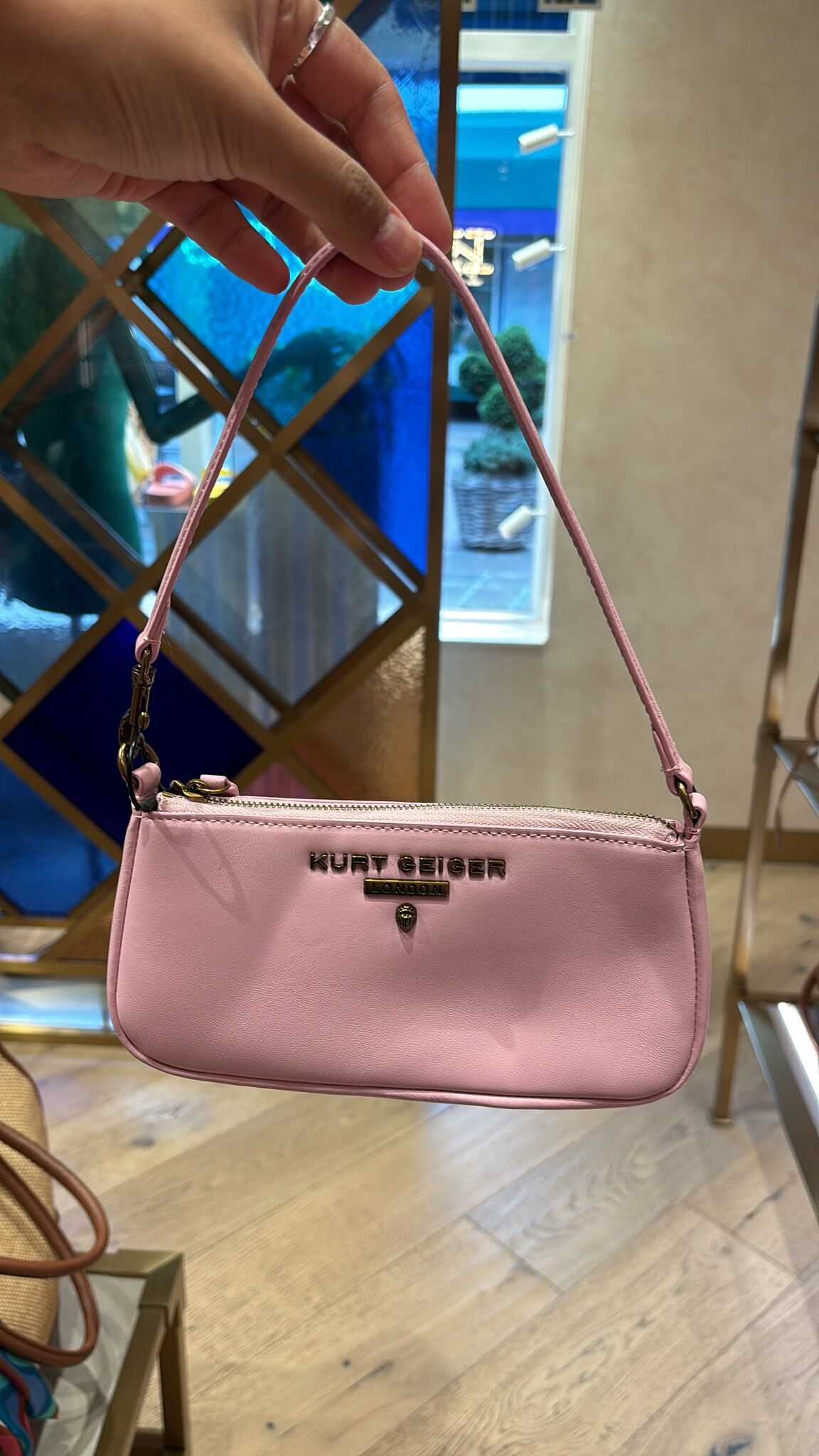 英國代購 - KG Kurt Geiger HIGHGATE SM WRISTLET PALE PINK