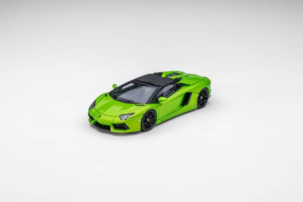 預訂:1/64 Classic Garage Lamborghini Aventador LP700-4 Roadster Apple Green (CGLAG )
