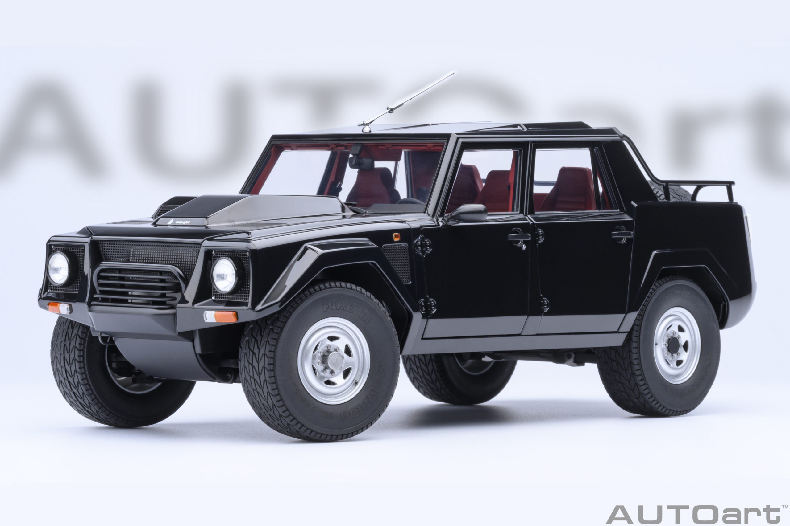 1/18 AUTOART Lamborghini LM002 (Nero Tenebre) (74550)