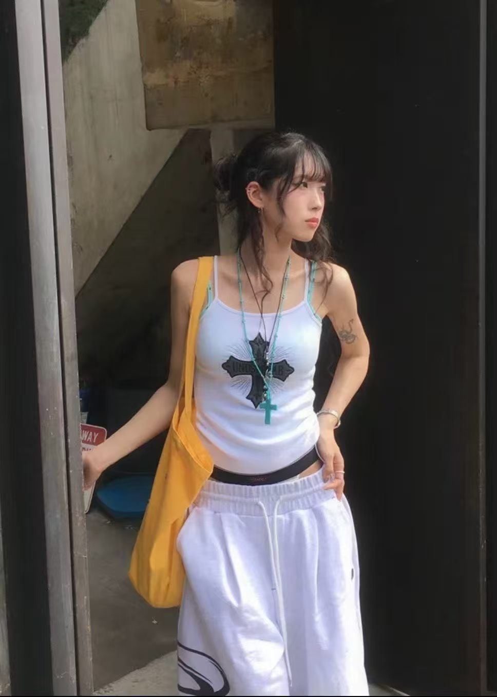 《K》側抽繩十字架背心