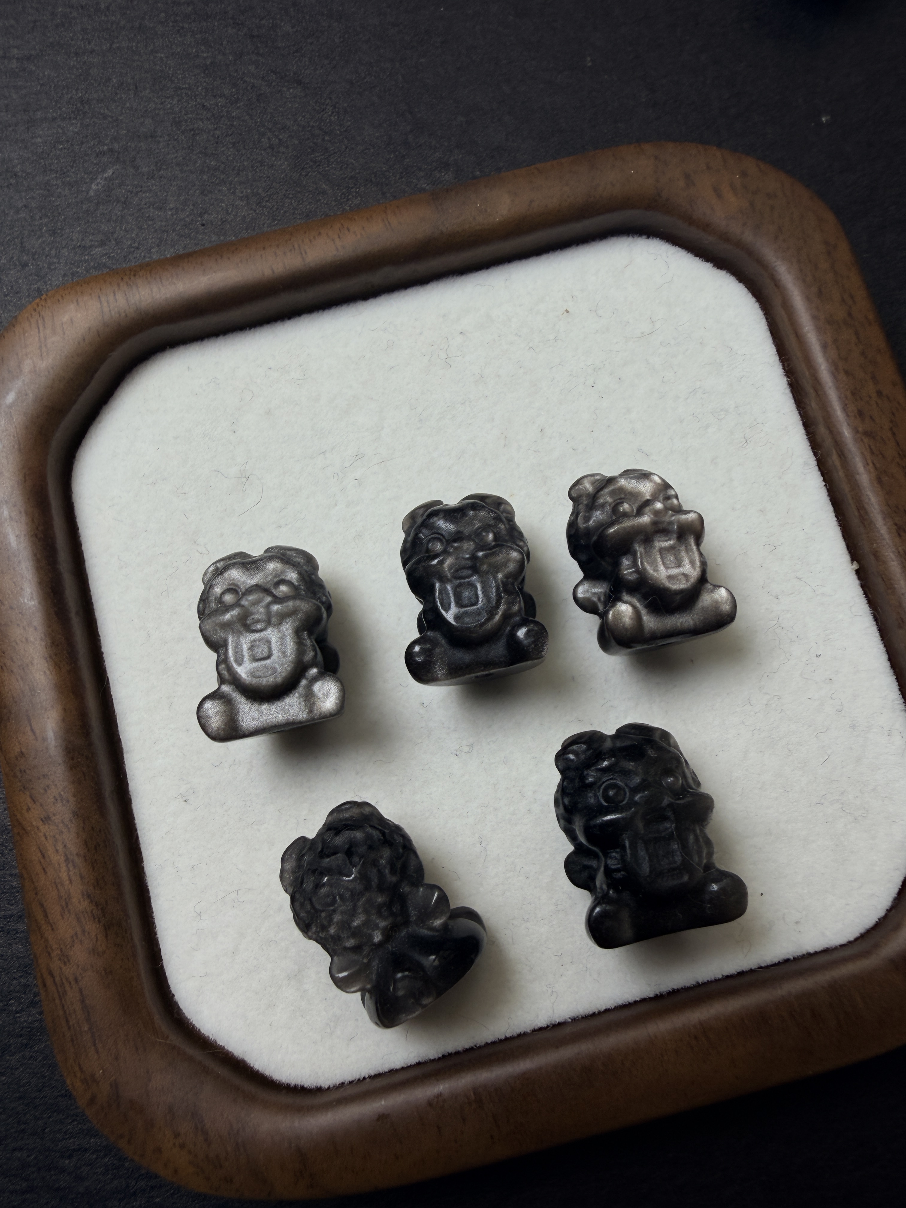 吞金獸銀曜石