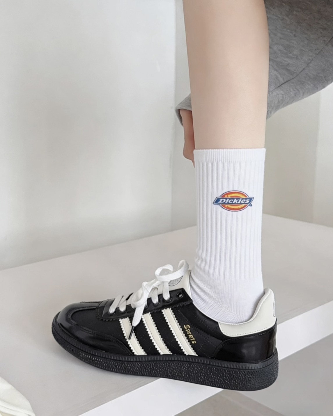 <3組更便宜!!!>Dickies 經典 刺繡 Logo 純棉 3雙一組 中筒襪 四色