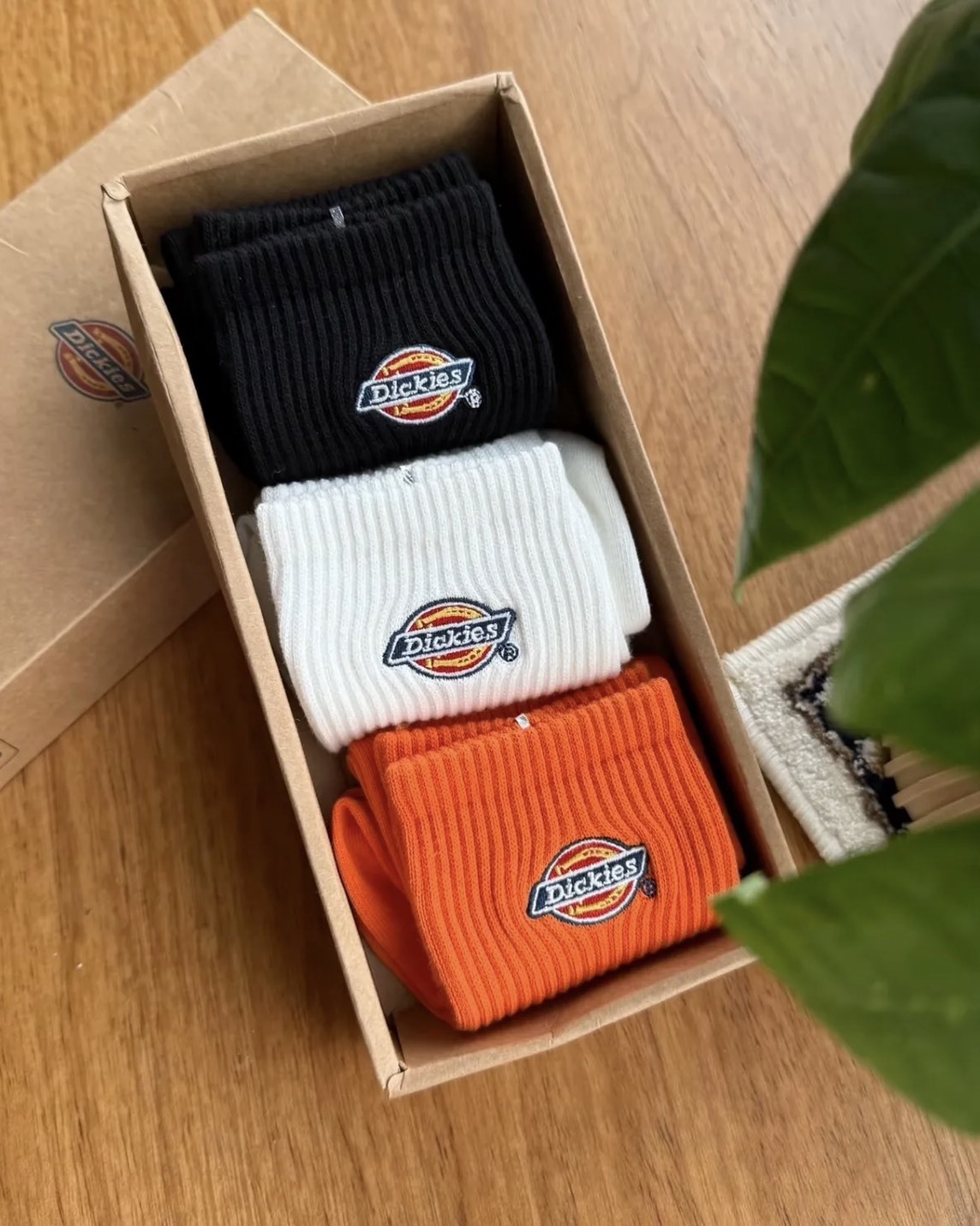 <3組更便宜!!!>Dickies 經典 刺繡 Logo 純棉 3雙一組 中筒襪 四色
