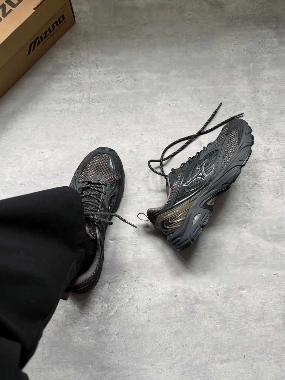 MIZUNO FIYI V2 黑巧克力 黑棕 咖啡 仿舊 刷舊 復古 男女鞋 D1GH241518 / 預購