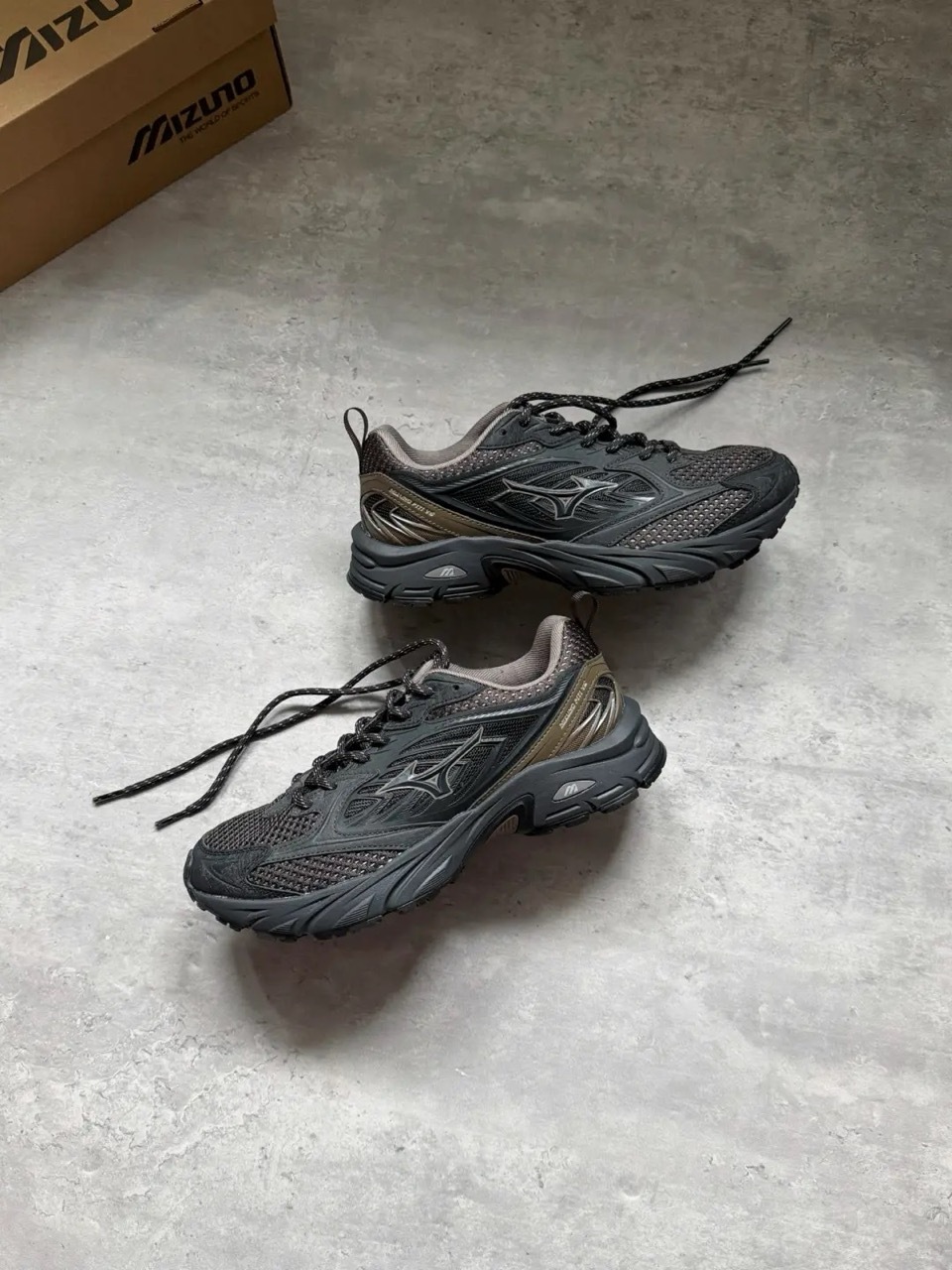 MIZUNO FIYI V2 黑巧克力 黑棕 咖啡 仿舊 刷舊 復古 男女鞋 D1GH241518 / 預購
