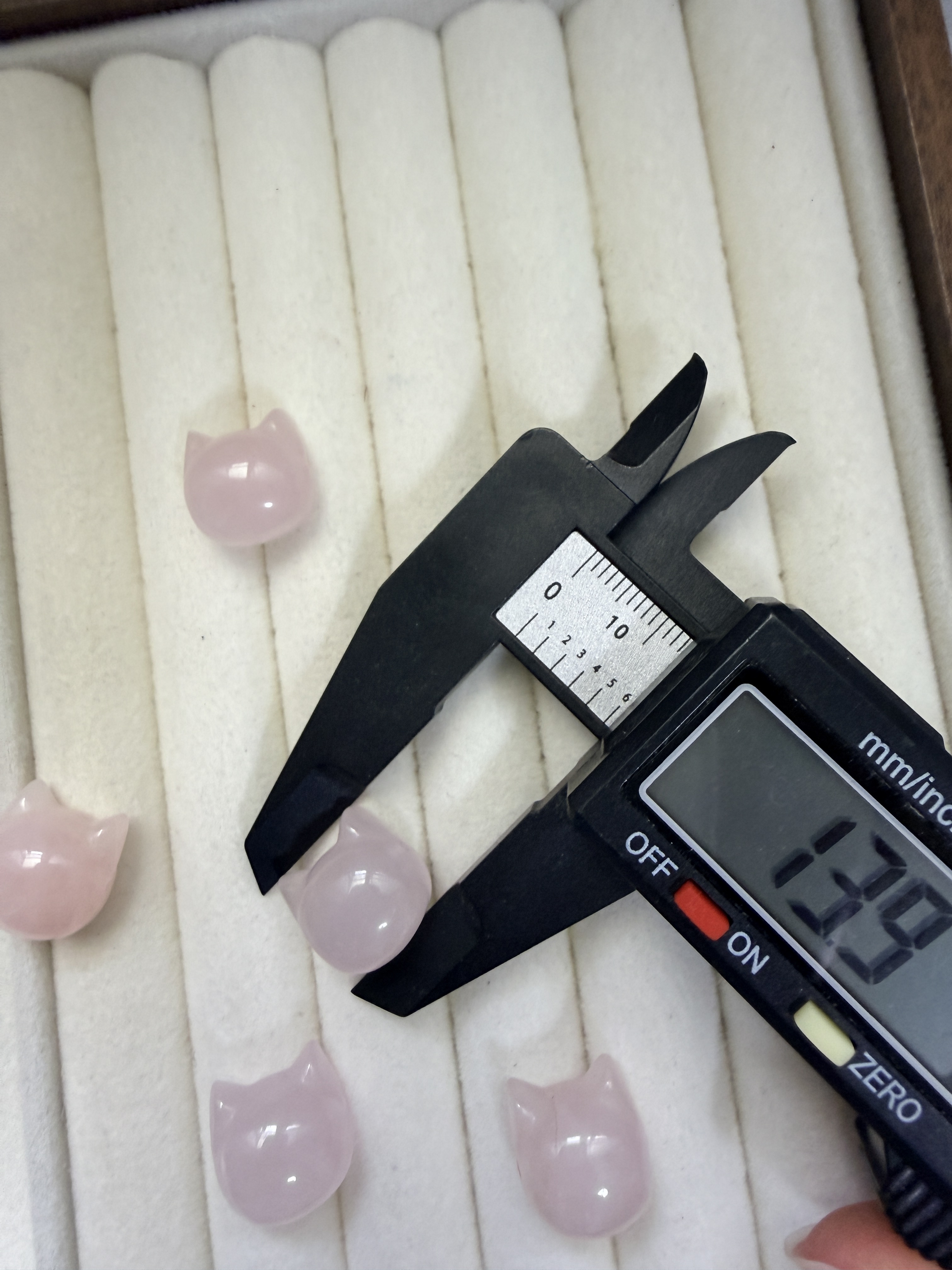 粉晶通孔