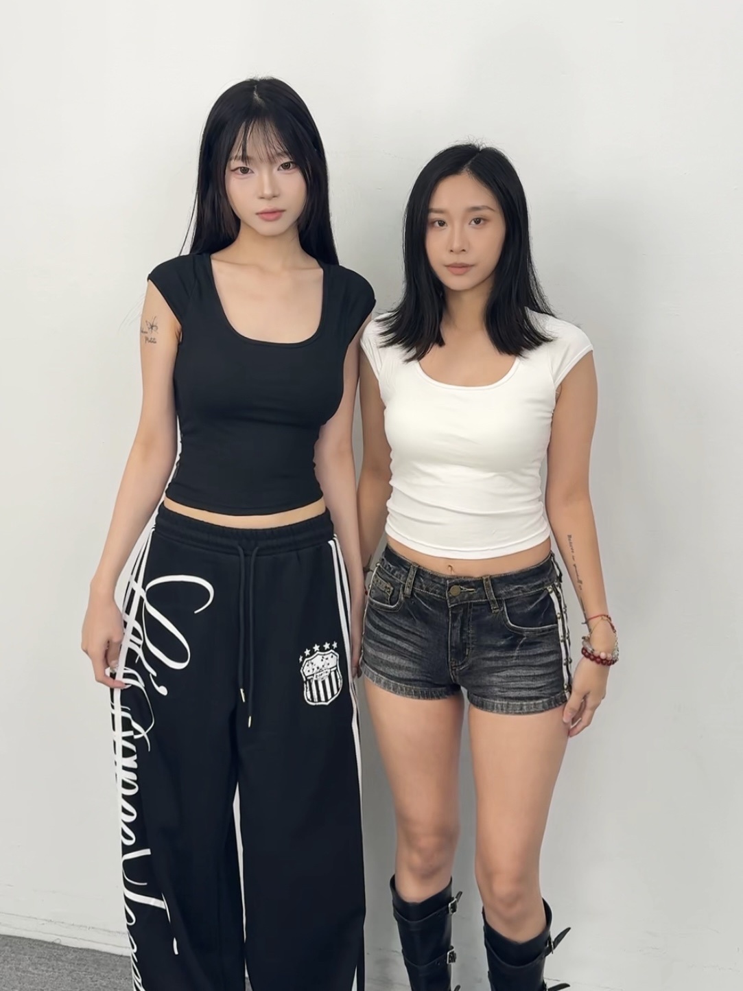 J78現貨小心機後背透膚蕾絲方領修身上衣