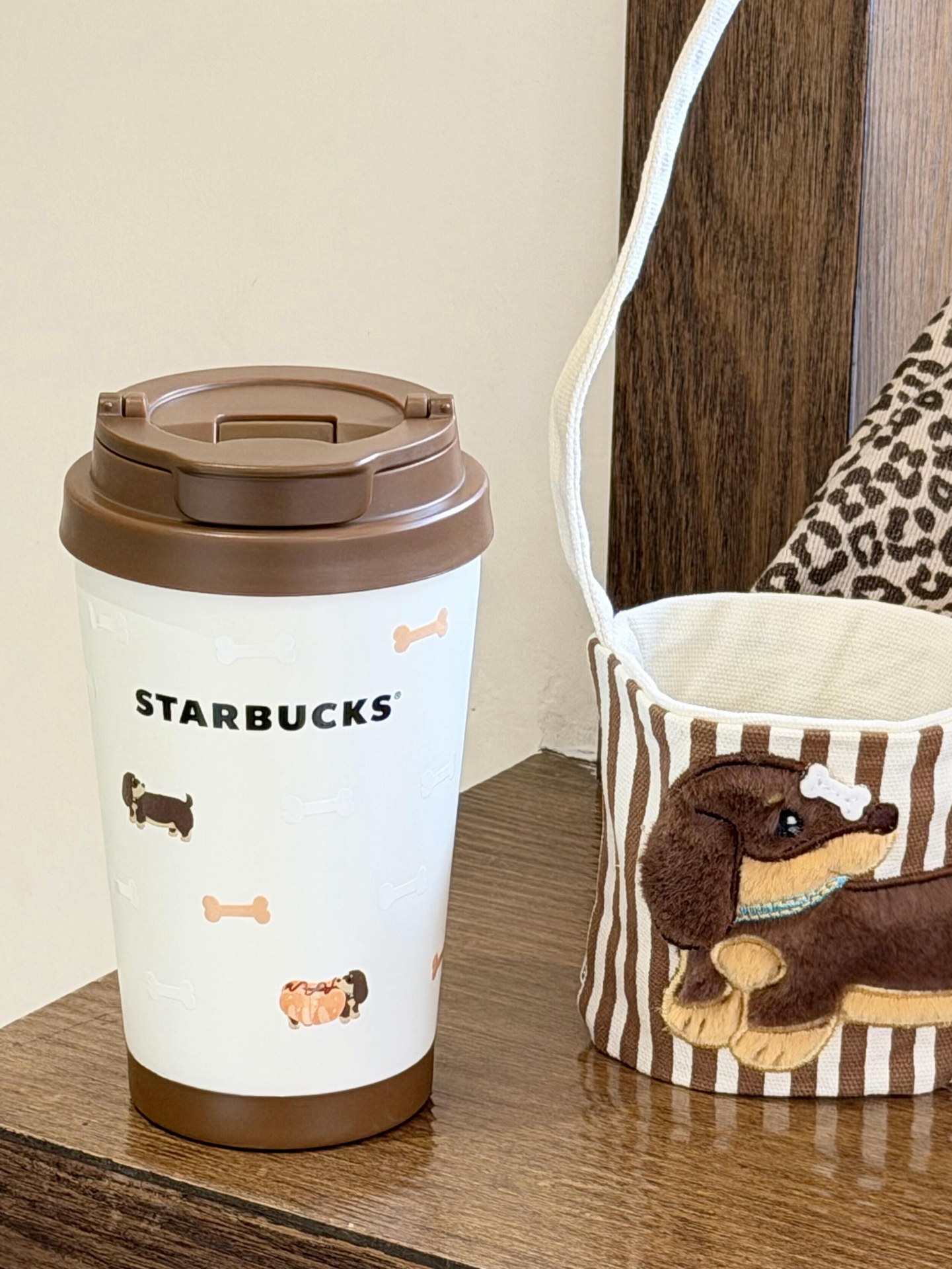 代購-Starbucks 星巴克 臘腸狗 隨行杯 不鏽鋼保溫杯 贈杯套 380ml