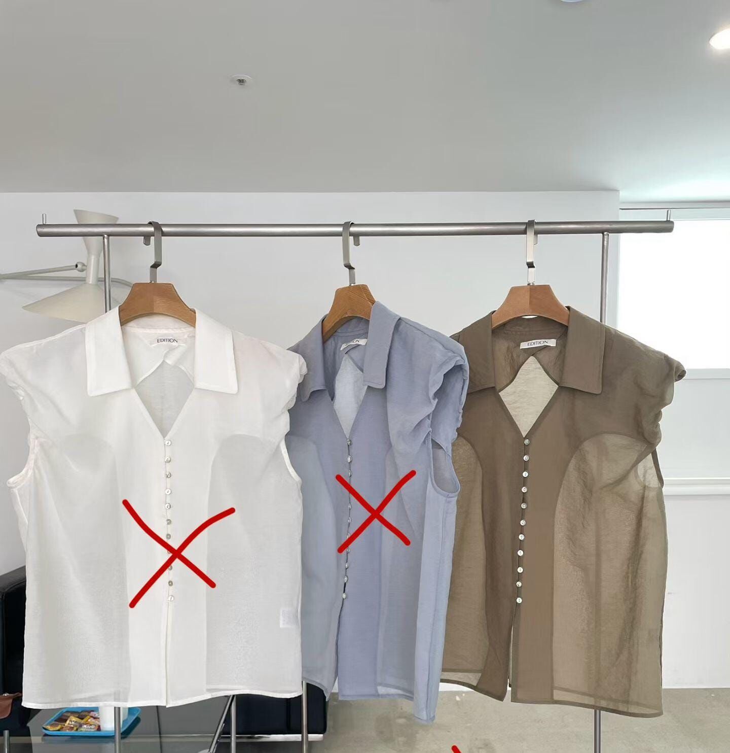 ED6428 無袖細排扣上衣 *特價貨品不設退換*