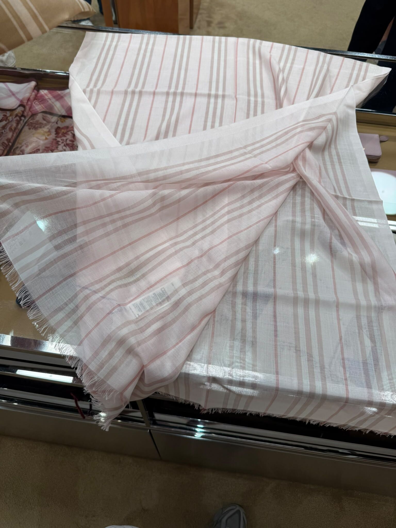 LYS02075 Burberry 經典條紋薄身披肩/頸巾