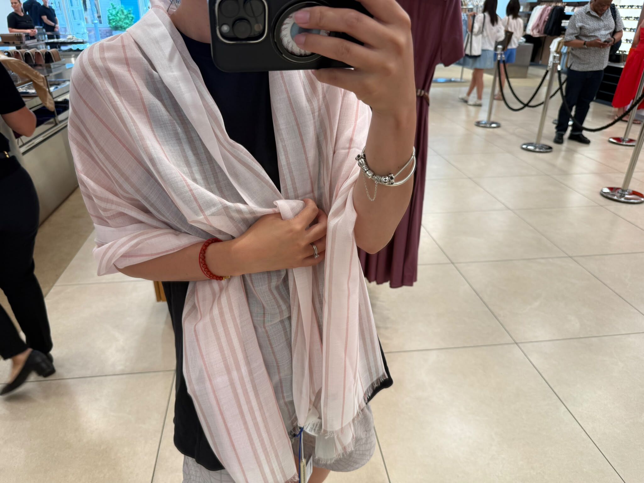 LYS02075 Burberry 經典條紋薄身披肩/頸巾
