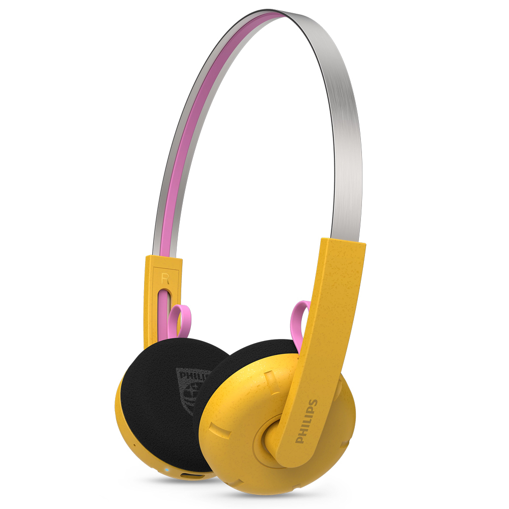 PHILIPS TAMS1 黃色貼耳式藍牙耳機背面斜視圖，展示 PHILIPS 標誌與 USB-C 連接埠