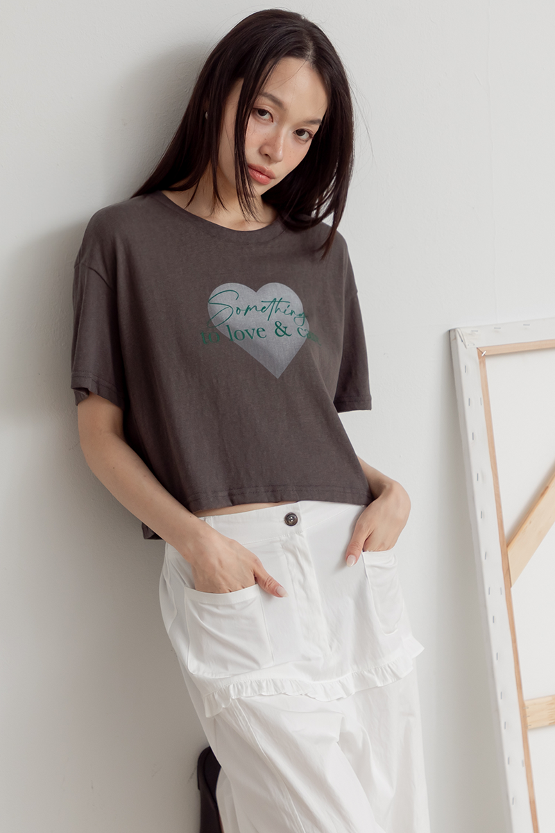復古愛心疊印草寫短版T-shirt