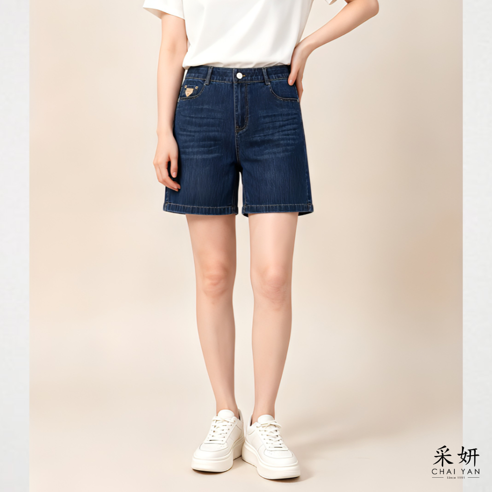 皮標鈕釦牛仔短褲