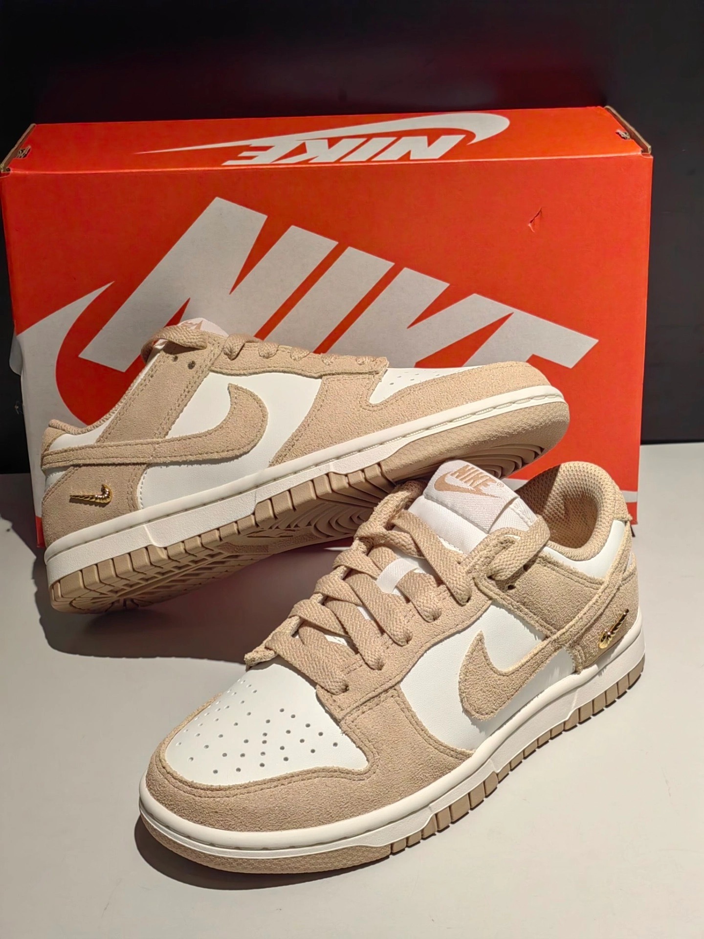 【預購】Nike Dunk Low "Sail Metallic Gold Linen" 麂皮 燕麥奶茶 小金勾 IO4244-101