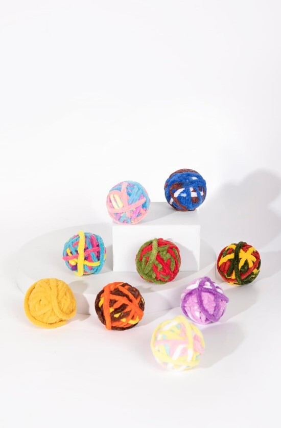 HIDREAM cat toys. Yarn balls. ($10/3)