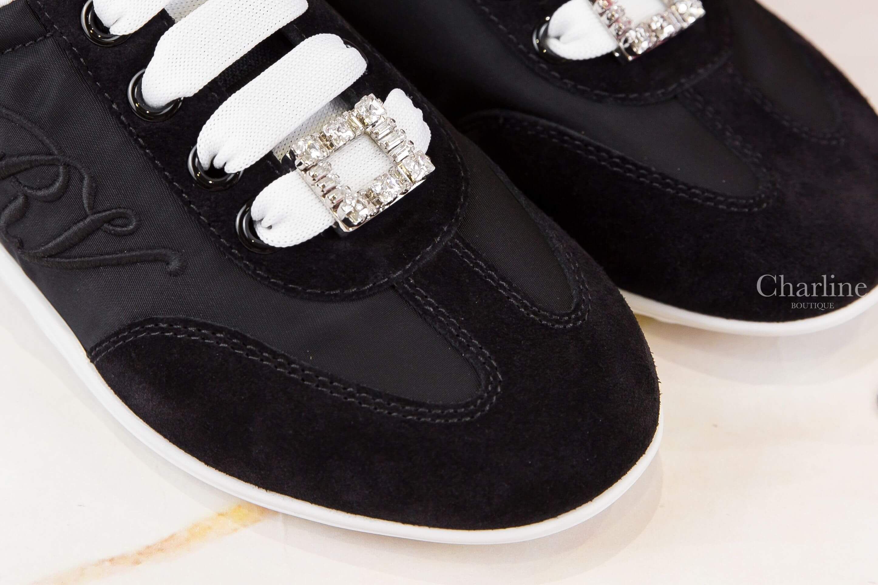 Roger Vivier Viv Low Mules In Suede And Fabric 黑色尼龍拼麂皮側邊RV刺繡銀色水晶方釦平底穆勒鞋