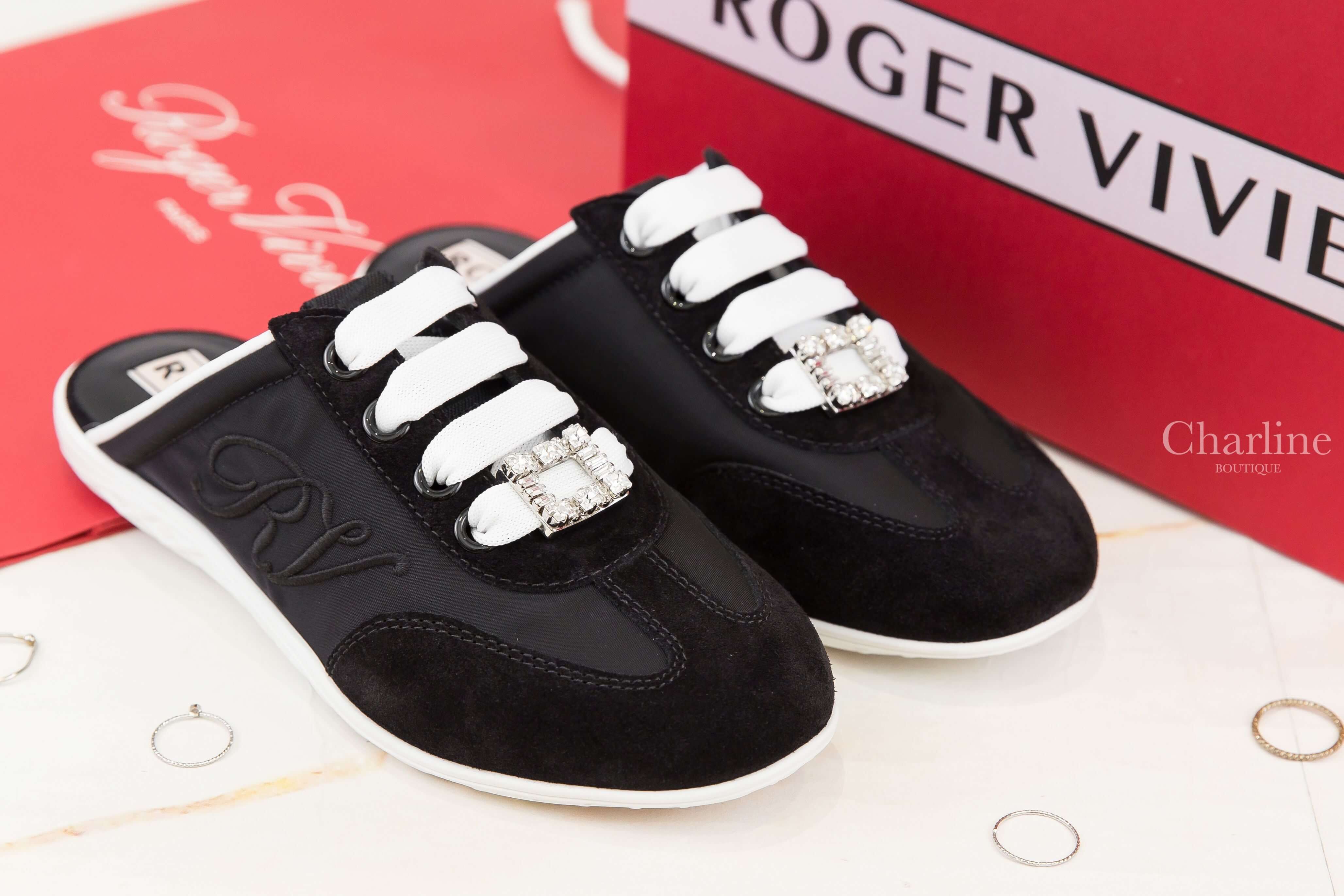 Roger Vivier Viv Low Mules In Suede And Fabric 黑色尼龍拼麂皮側邊RV刺繡銀色水晶方釦平底穆勒鞋-Charline Boutique 精品代購