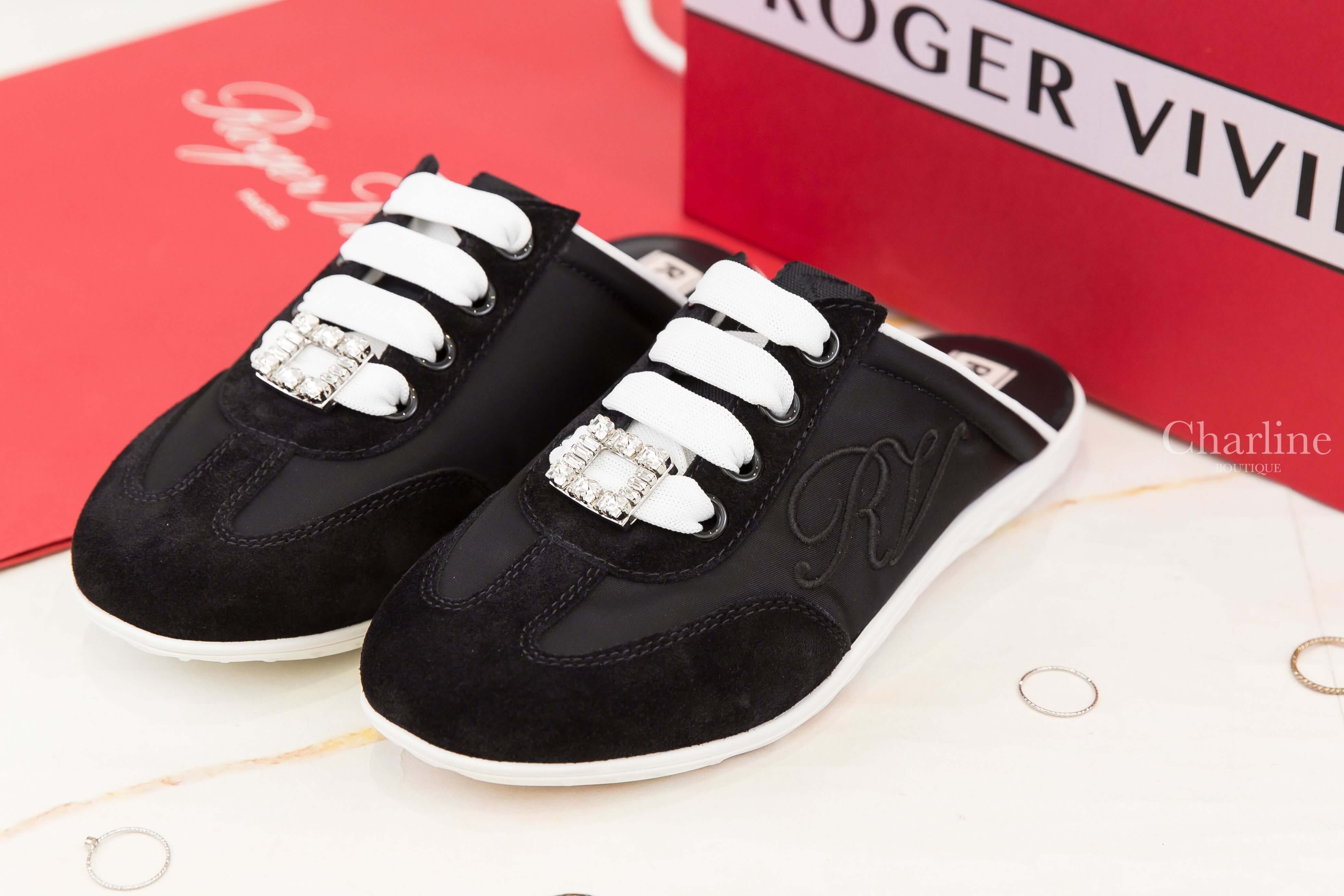 Roger Vivier Viv Low Mules In Suede And Fabric 黑色尼龍拼麂皮側邊RV刺繡銀色水晶方釦平底穆勒鞋-Charline Boutique 精品代購