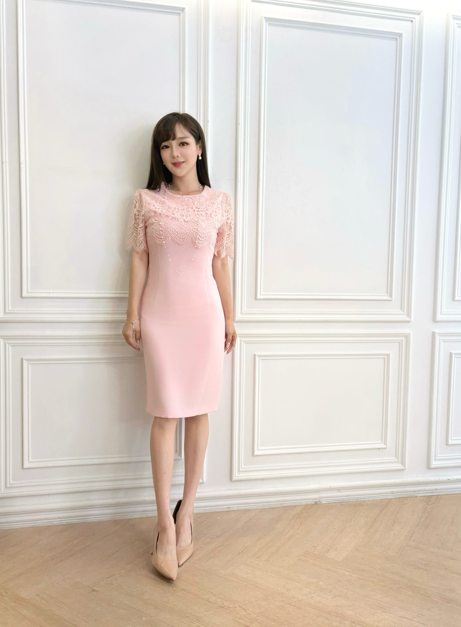 柔美蕾絲領短袖洋
