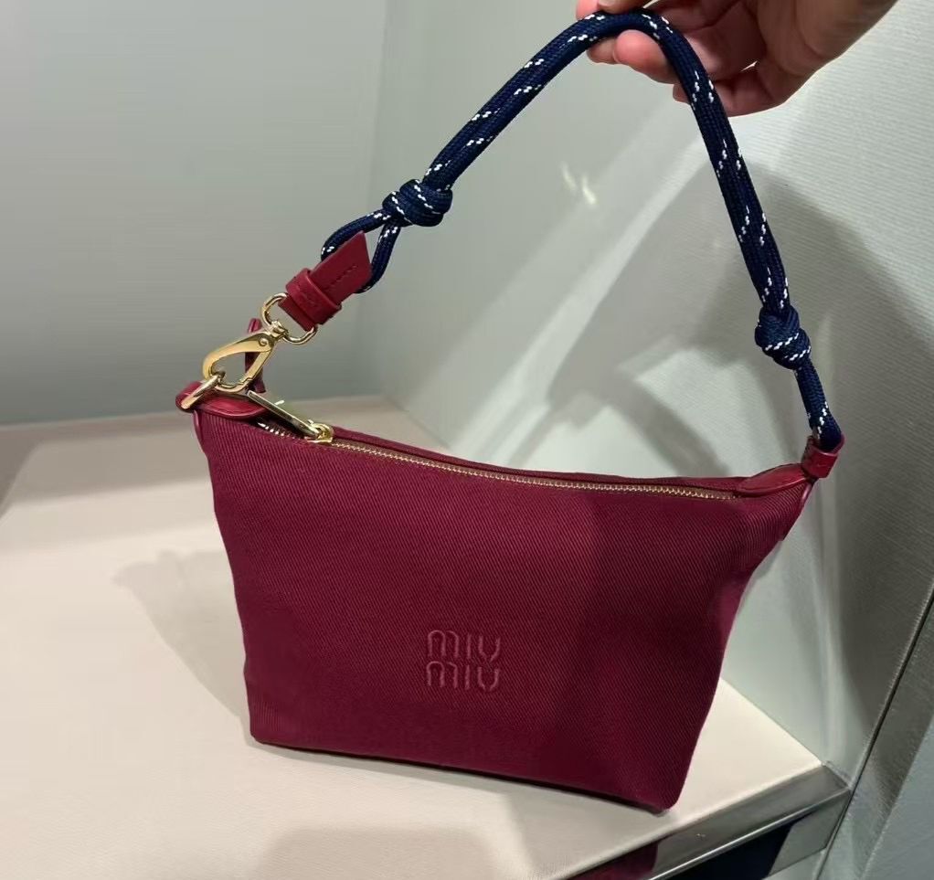 Outlet Miu Miu Pouch