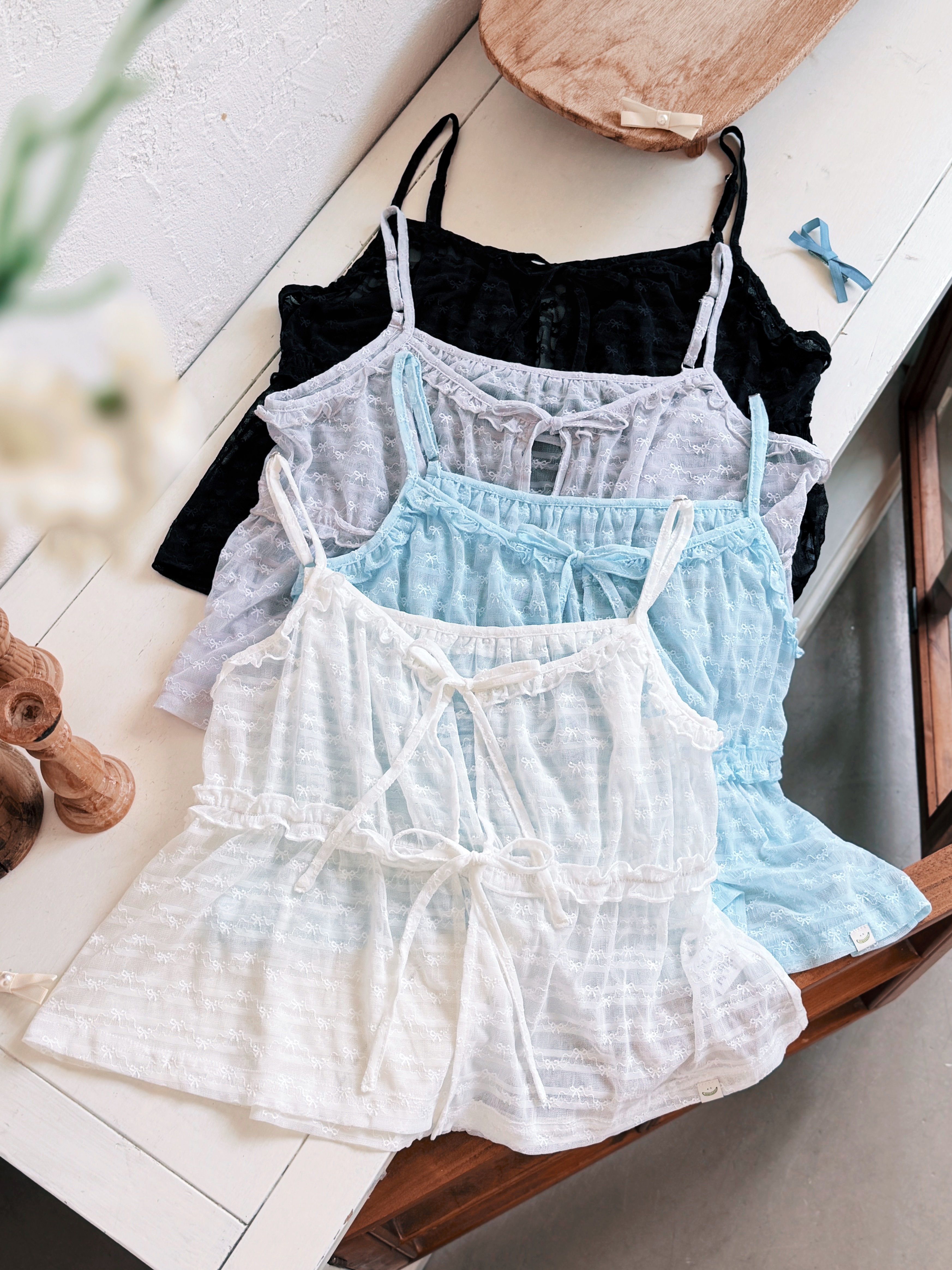 四色 / 磨砂感小蝴蝶結綁帶馬甲 / Sheer Bow-Patterned Tie-Front Cami Top