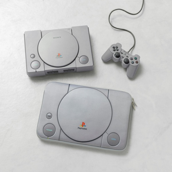 2026SS Sony Japan PlayStation 1 Multi-Cushion Case BOOK PS 懷舊 遊戲機 筆電包 IPAD 收納包 現貨 978-4-299-07808-7