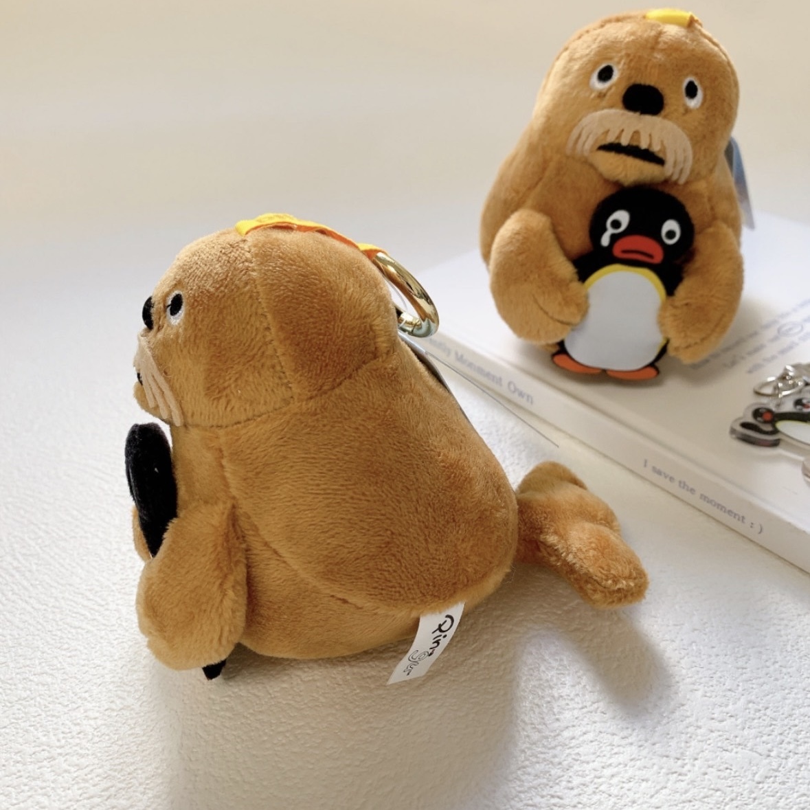 企鵝家族 PINGU 海獅抱抱 哭哭 立體吊飾 絨毛玩具