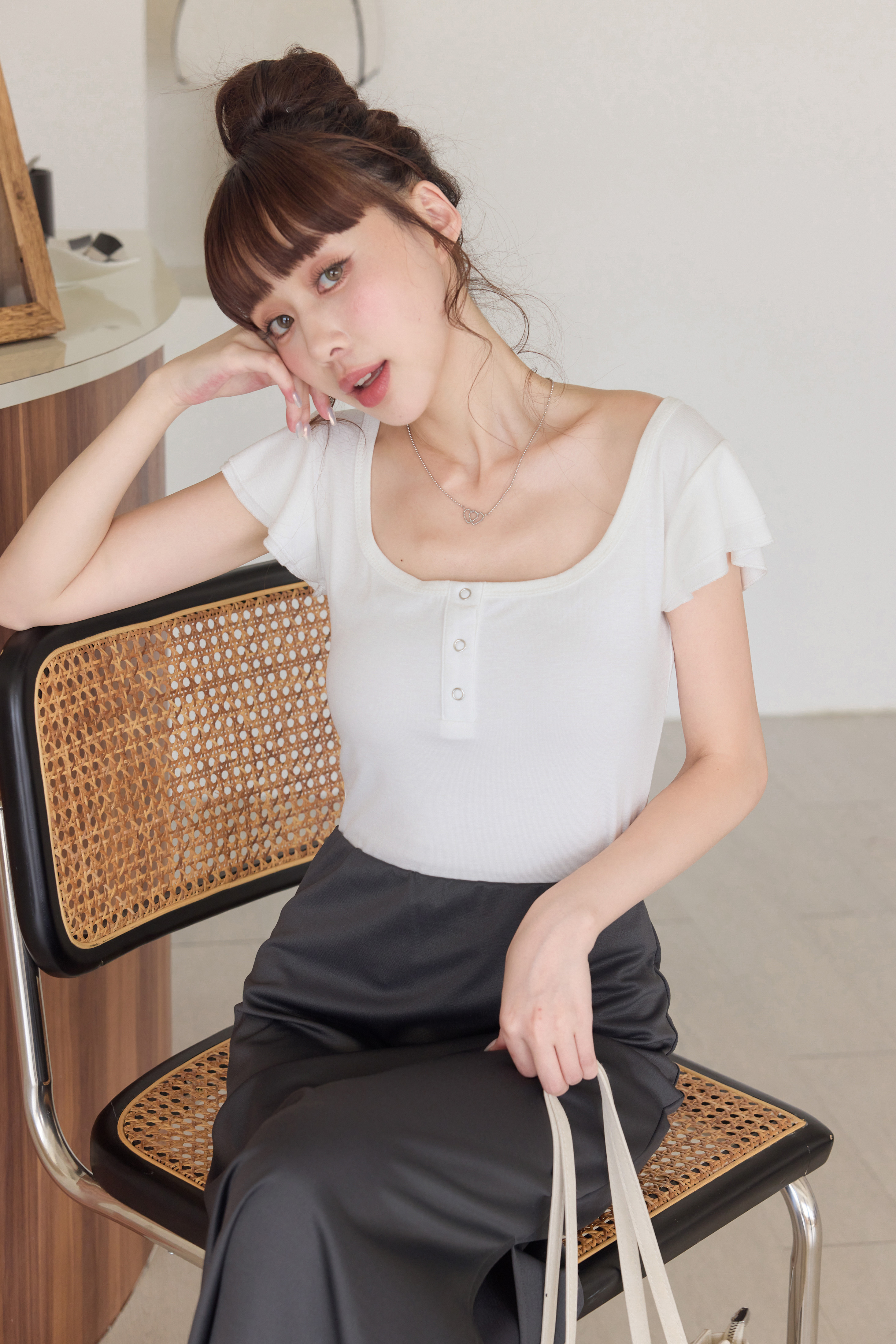 U領木耳捲邊短Tee