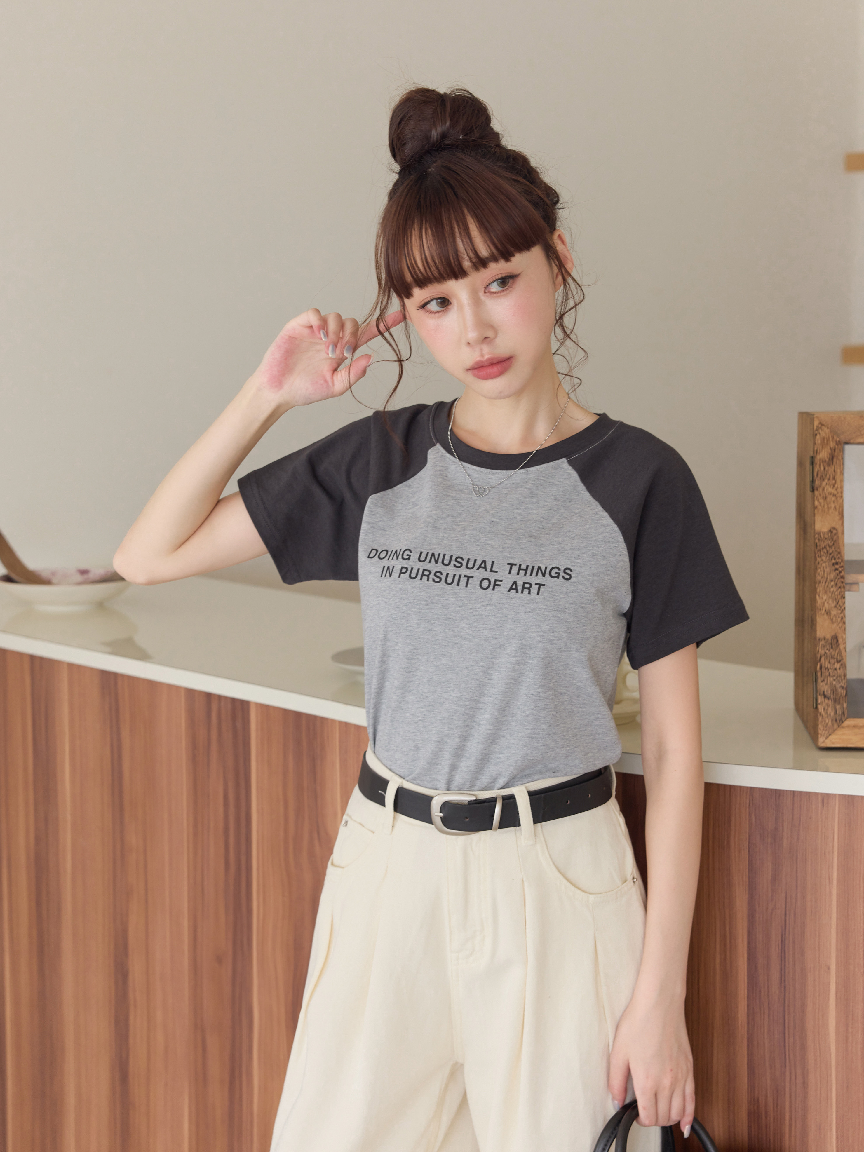 圓領撞色袖字母短Tee
