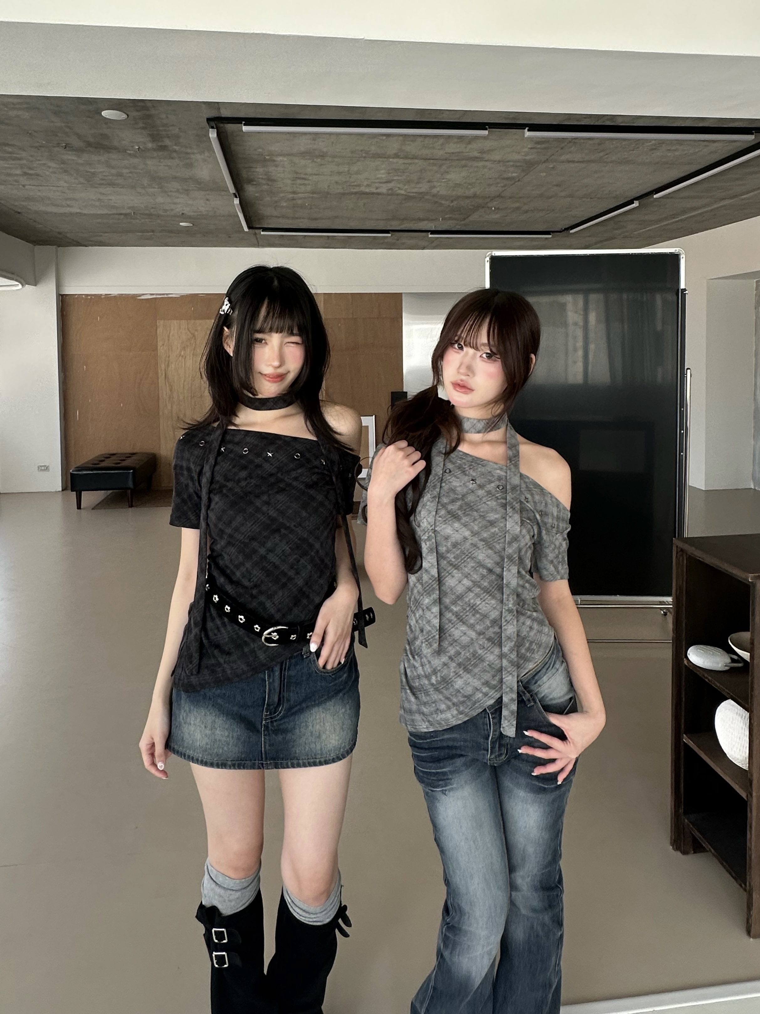 短袖版格紋鉚釘飄帶上衣