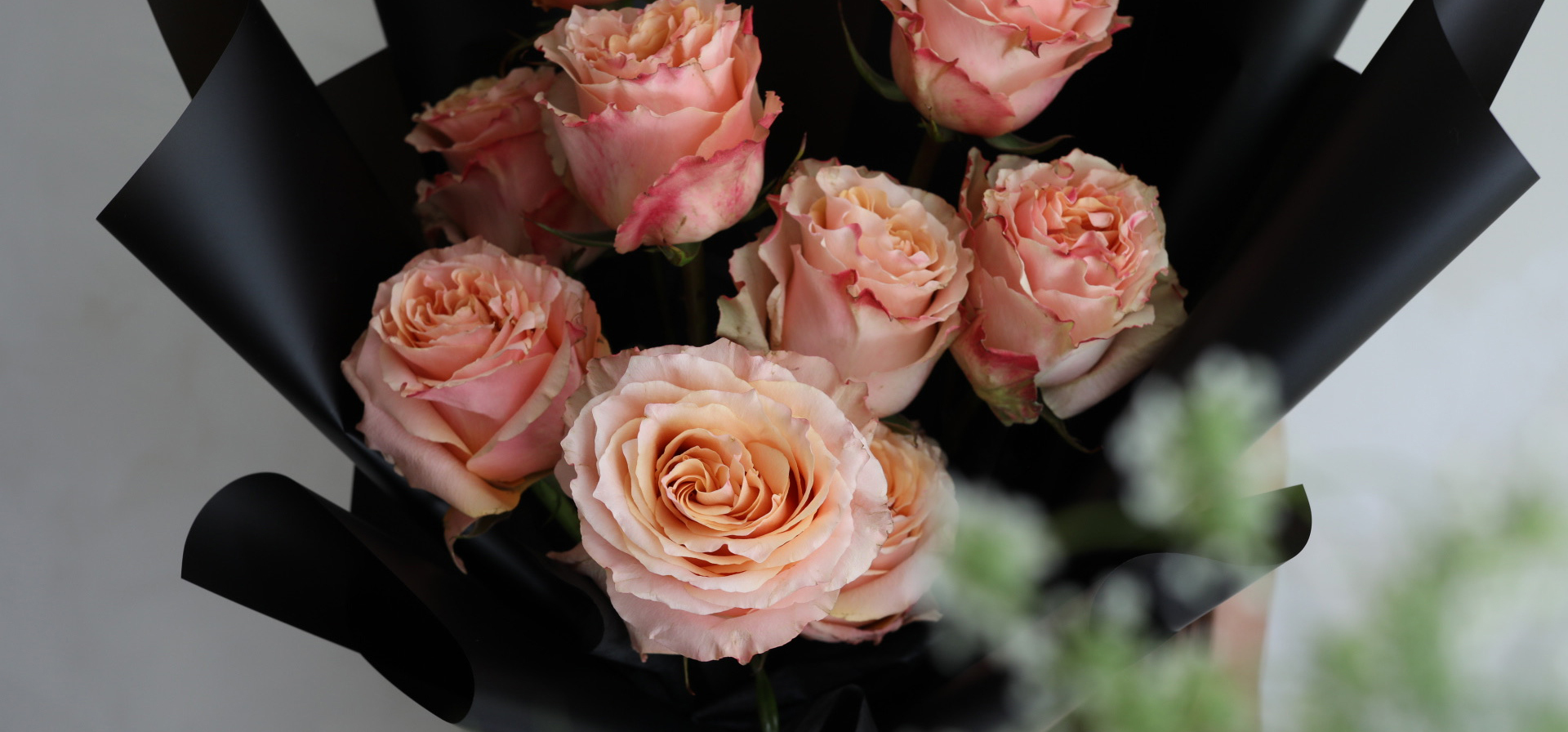 https://www.resanaflower.co/products/cape-town-whisper-ecuadorian-rose-valentine%E2%80%99s-bouquet