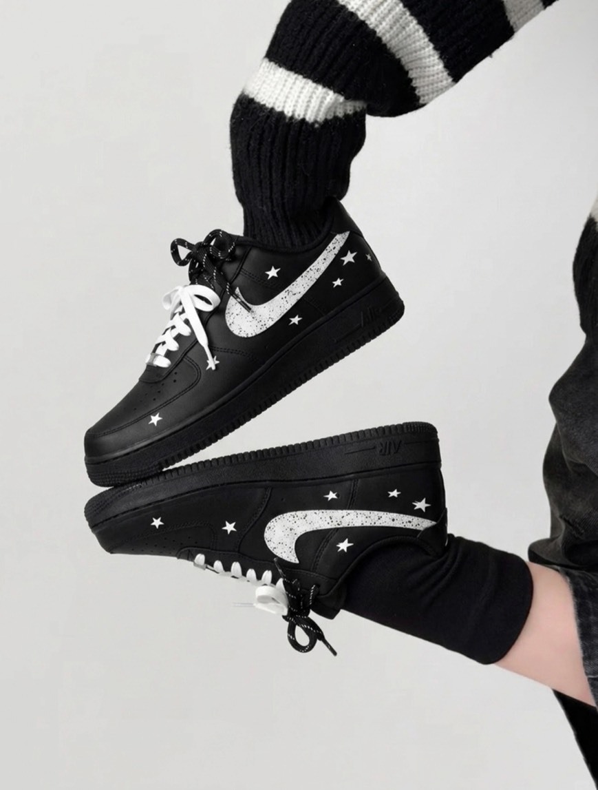【訂製鞋款】 Nike Force 1 Low 黑白 星星 雙鞋帶 全黑 休閒鞋 FZ0627-010(Team2154-星武士S-BOX)