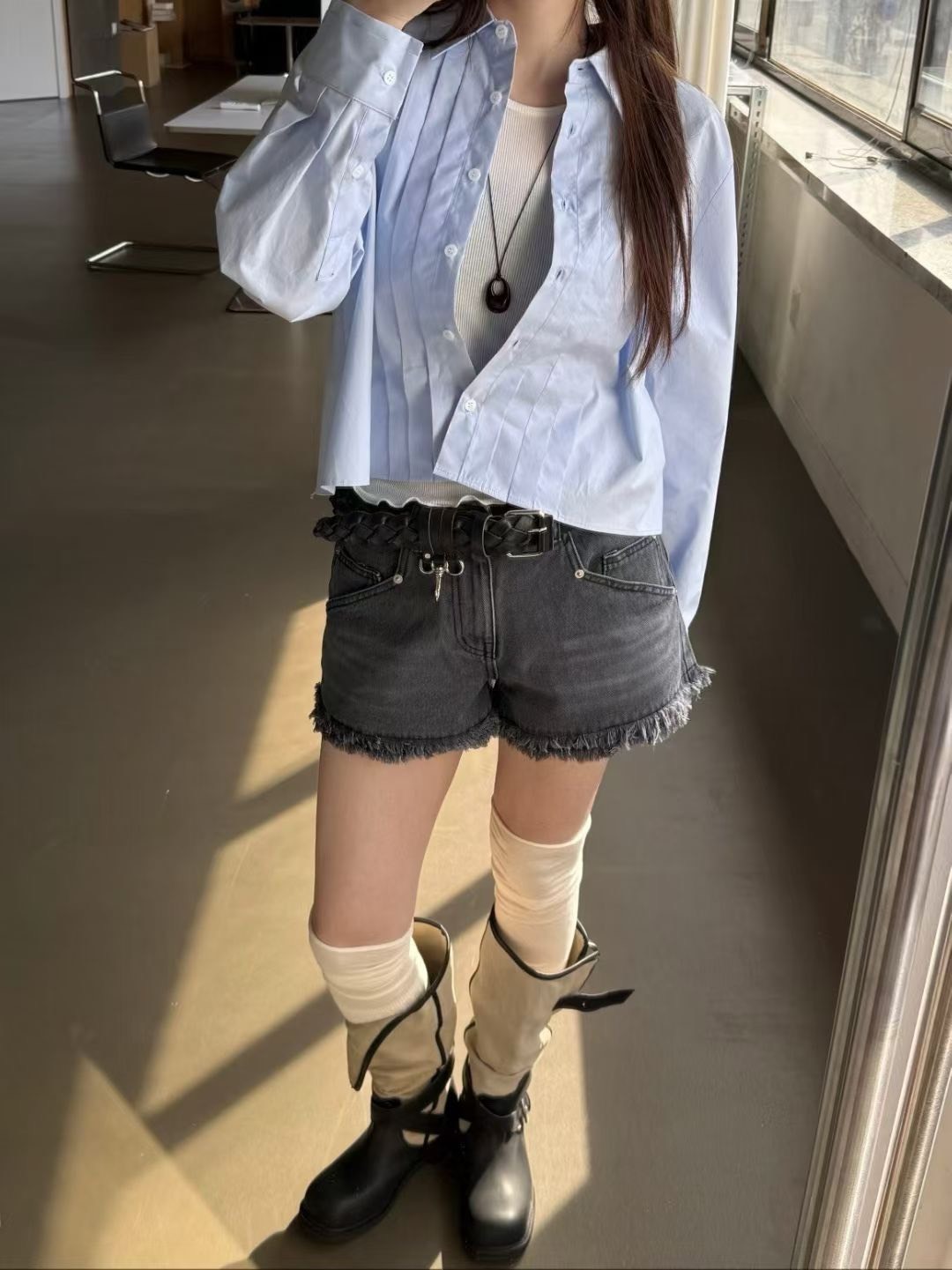 碳黑鬚鬚牛仔短褲