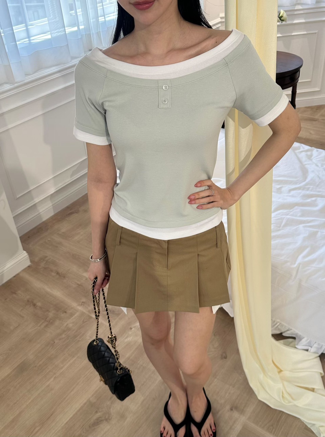 雙色寬圓領釦子T