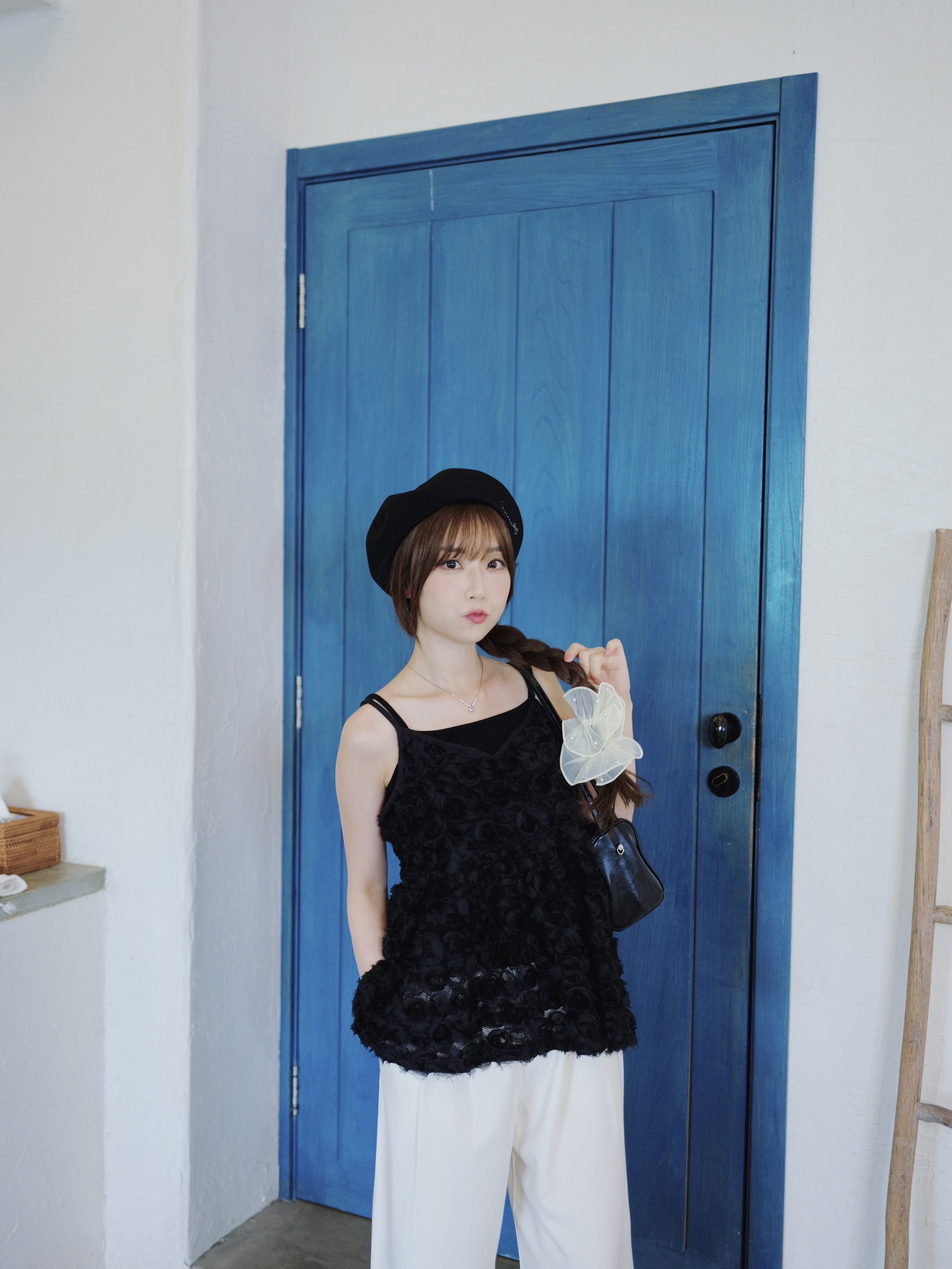 兩色 / 玫瑰網紗後綁繩馬甲 / Rosette Mesh Tie-Back Cami Top