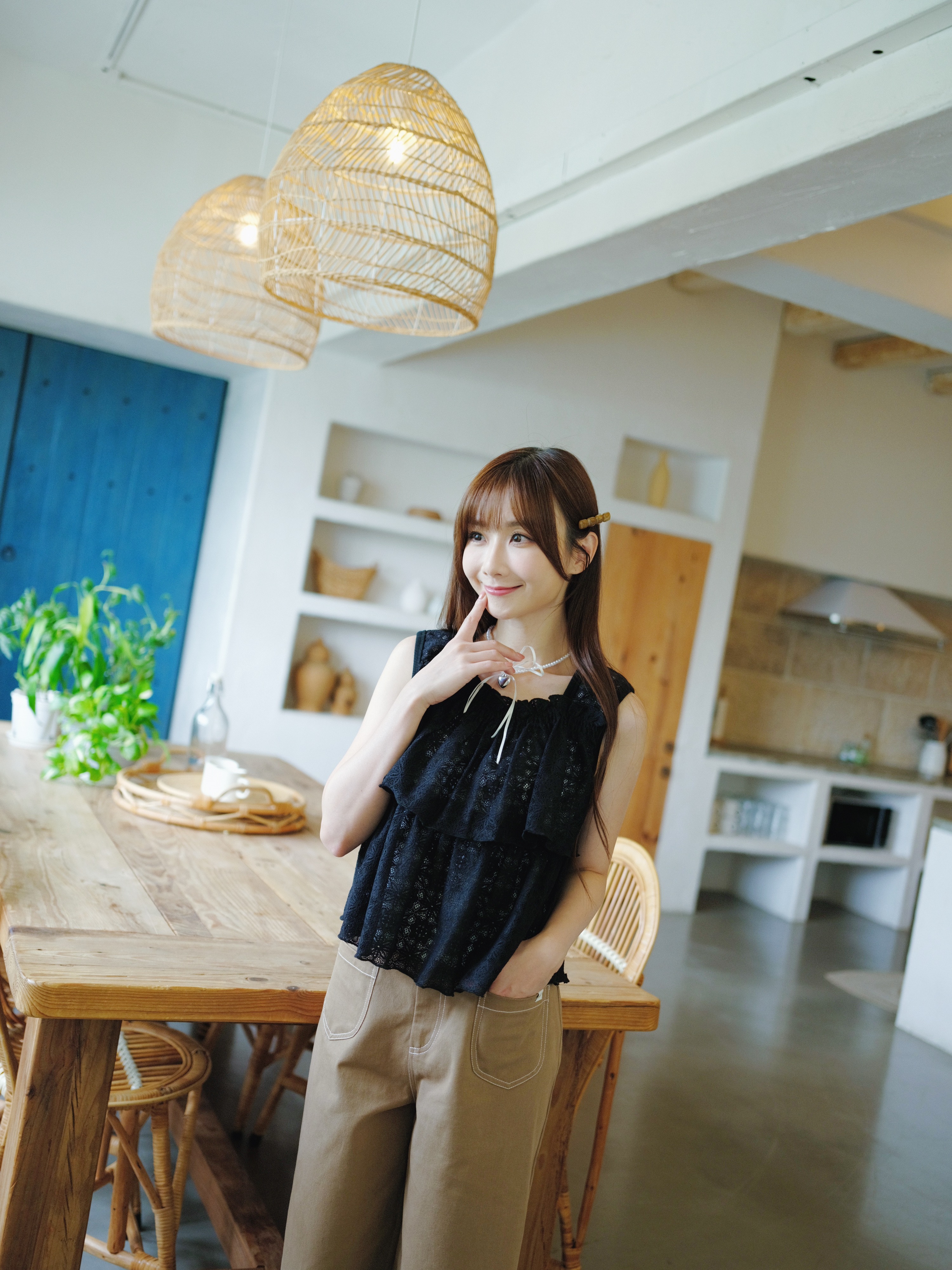 兩色 / 鏤空花樣方領摺褶背心 / Square-Neck Pointelle Pleated Tiered Top