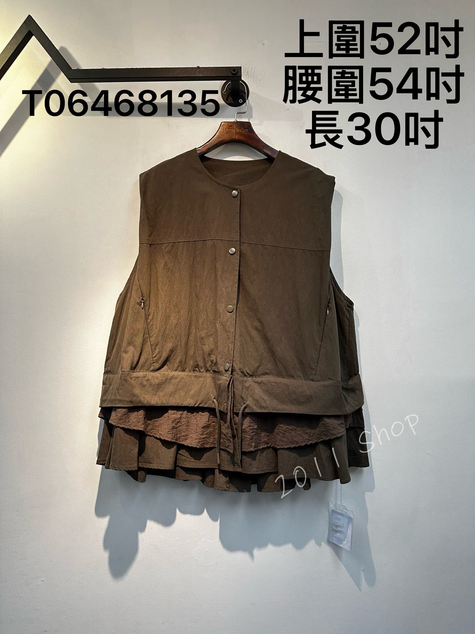 出口日本層次蛋糕下擺鈕扣背心  上圍52吋 腰圍54吋 長30吋  T06468135