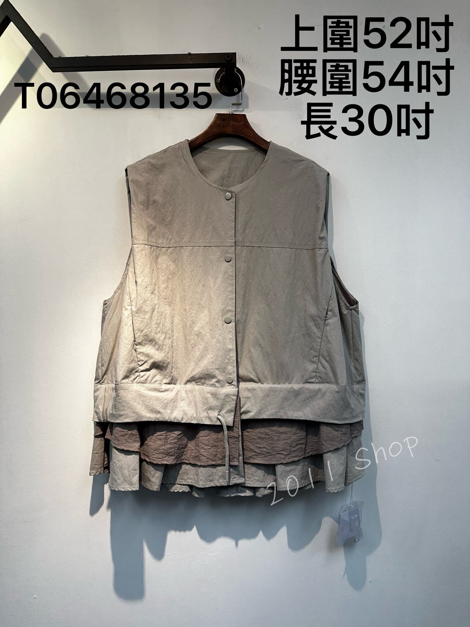 出口日本層次蛋糕下擺鈕扣背心  上圍52吋 腰圍54吋 長30吋  T06468135