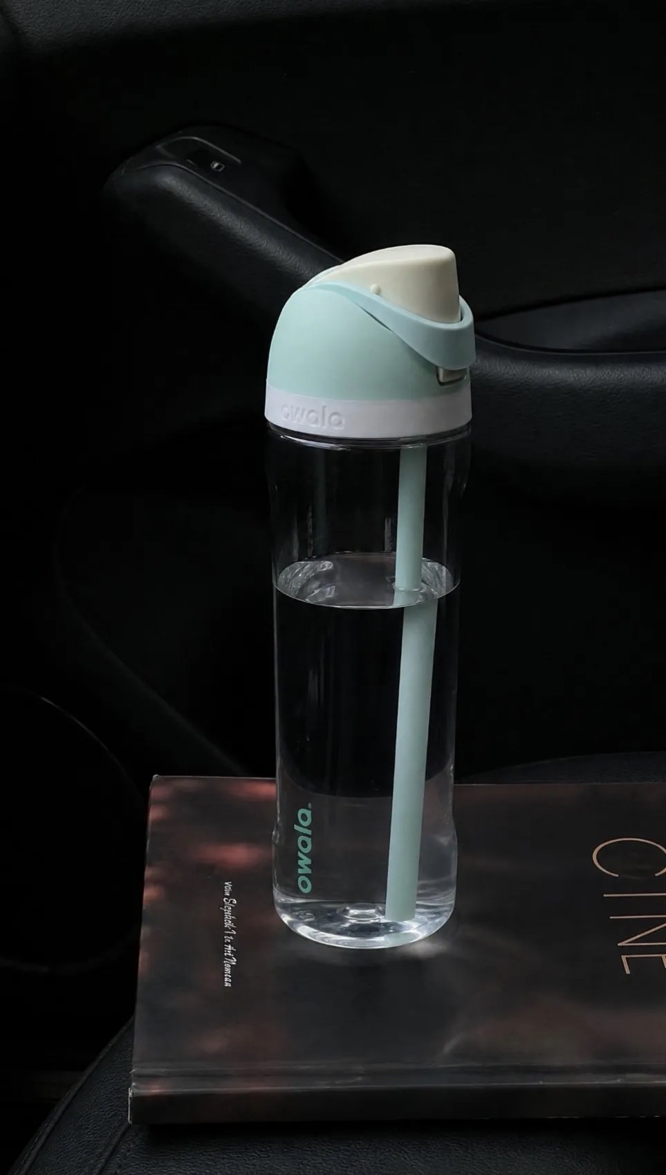 夢幻新色 OWALA FREESIP TRITAN 雙飲口 撞色透明水瓶25OZ  740ML 5色