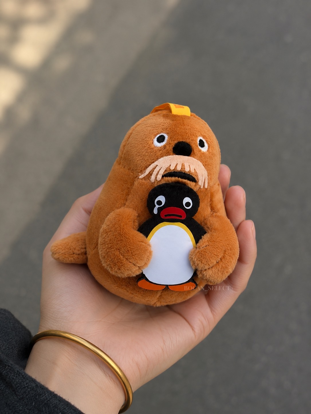 正版授權 韓國限定 PINGU 企鵝家族 海象抱抱 毛絨 吊飾 掛件