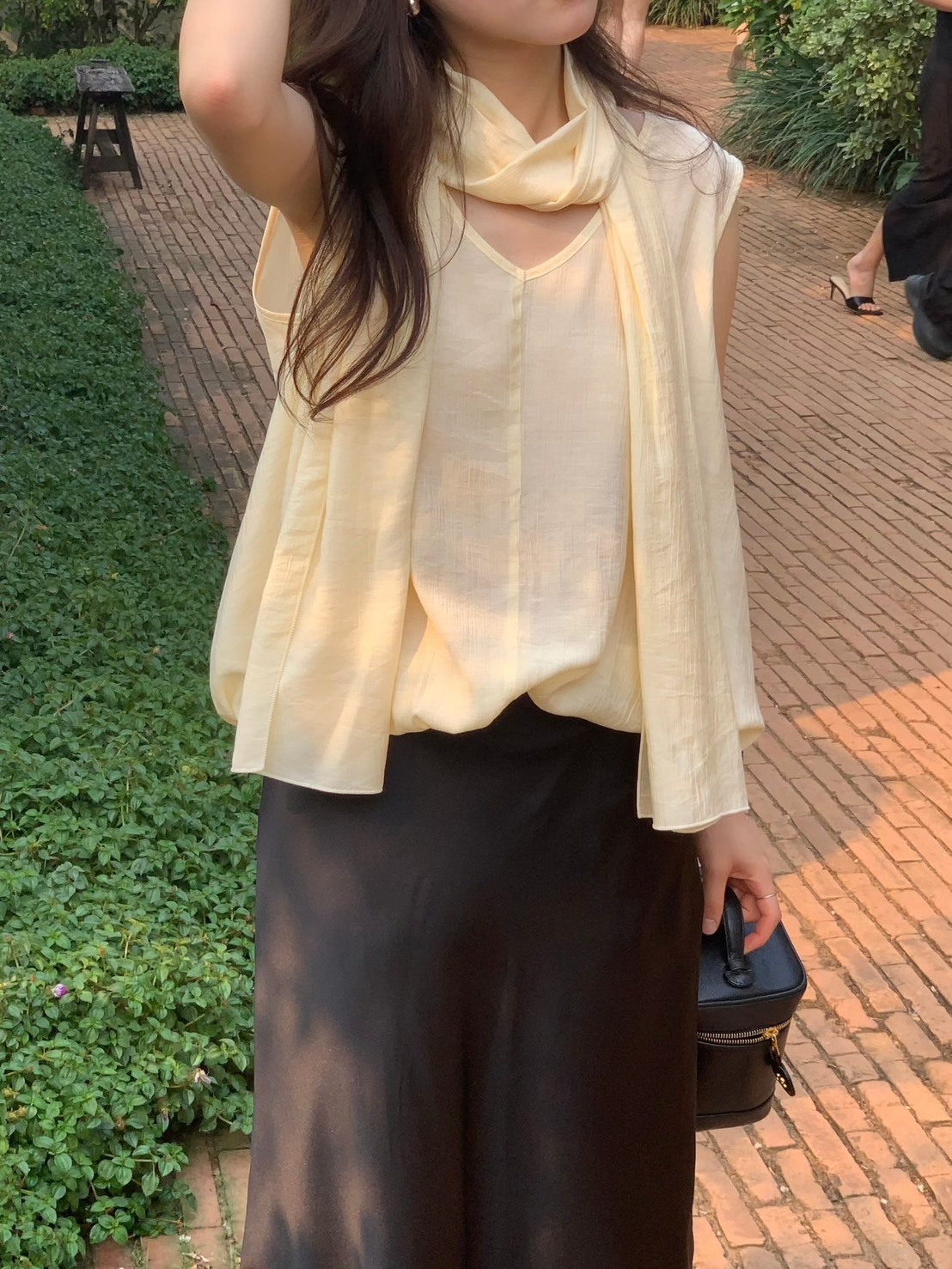 附圍巾泡泡背心
