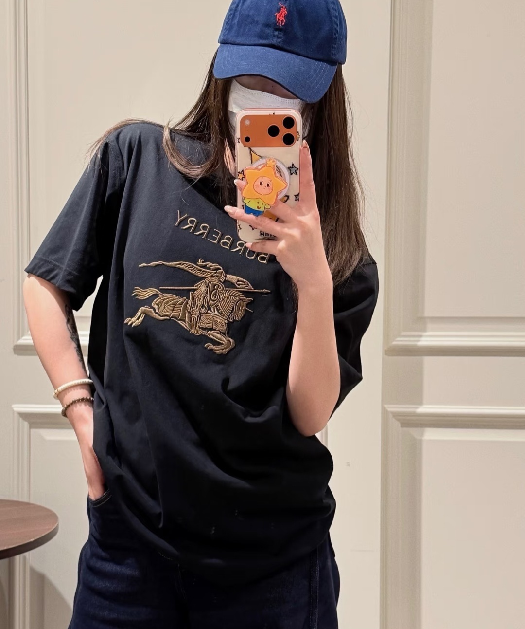 BBR 黑色 BURBERRY連戰馬金色刺繡 LOGO TEE