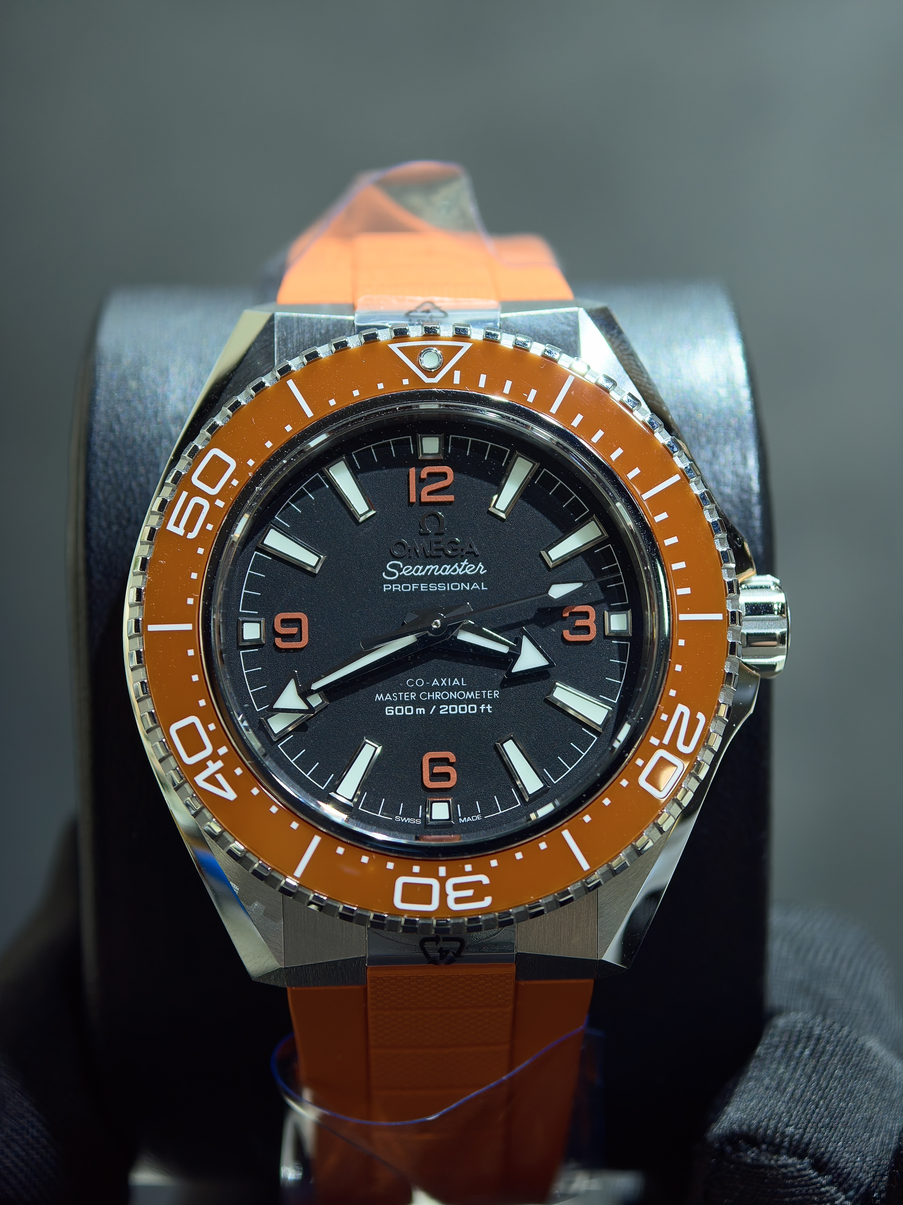 BRAND NEW OMEGA 217.32.42.21.01.004  21732422101004 SEA MASTER 600M STEEL PLANET OCEAN BLACK DIAL ORANGE CERAMIC BEZEL ORANGE RUBBER STRAP 42MM