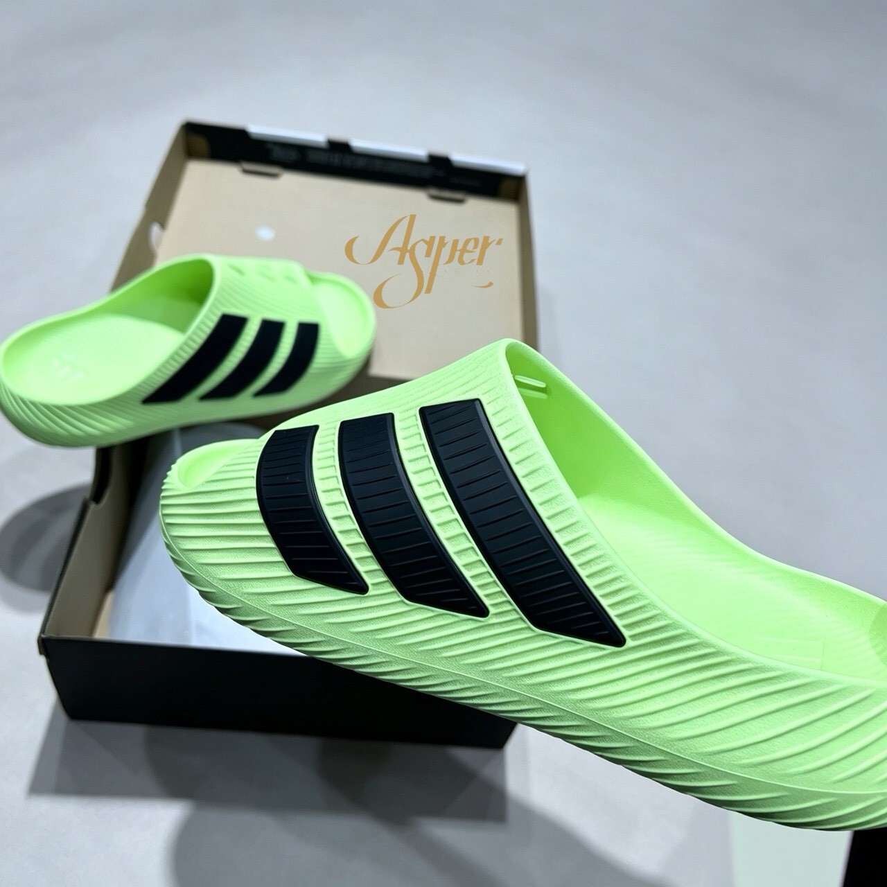 【官網限定】adidas Purechill Slides ''Hi-Res Yellow Black'' 綠黑 一字拖 男鞋 KH6736 VII