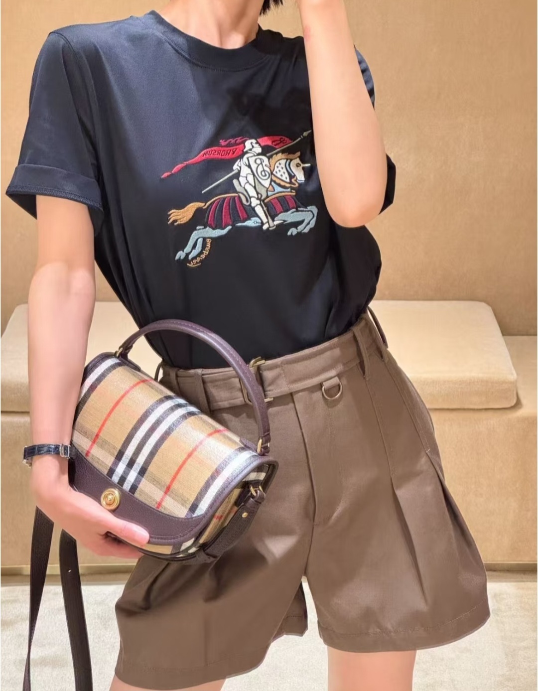 BBR 黑色 戰馬彩色刺繡 LOGO TEE  (男女款)